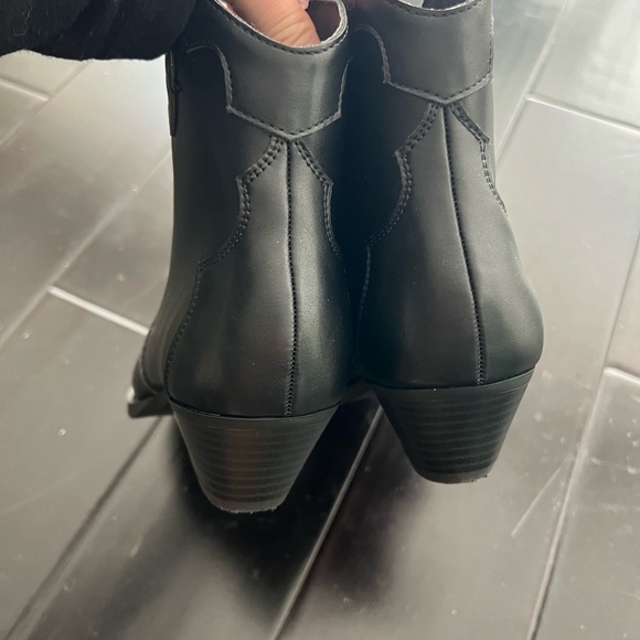 JustFab Kacey Western Ankle Boots - Picture 6 of 9